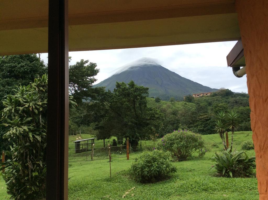 Cabinas Los Guayabos Hotell La Fortuna Rum bild