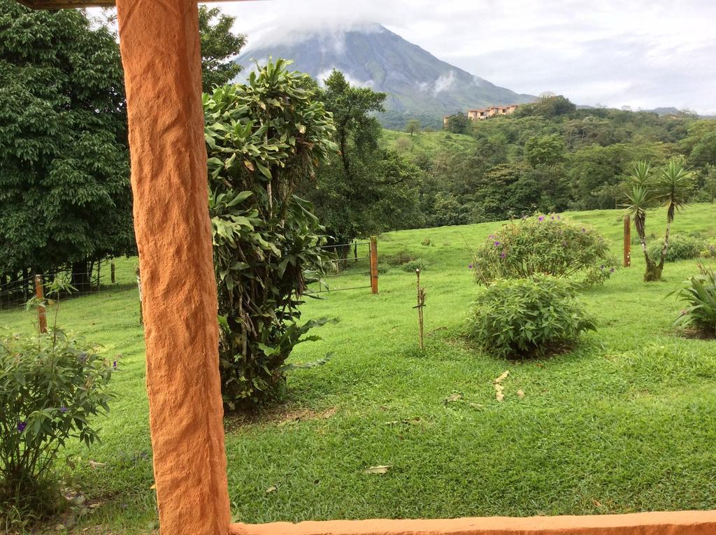 Cabinas Los Guayabos Hotell La Fortuna Rum bild