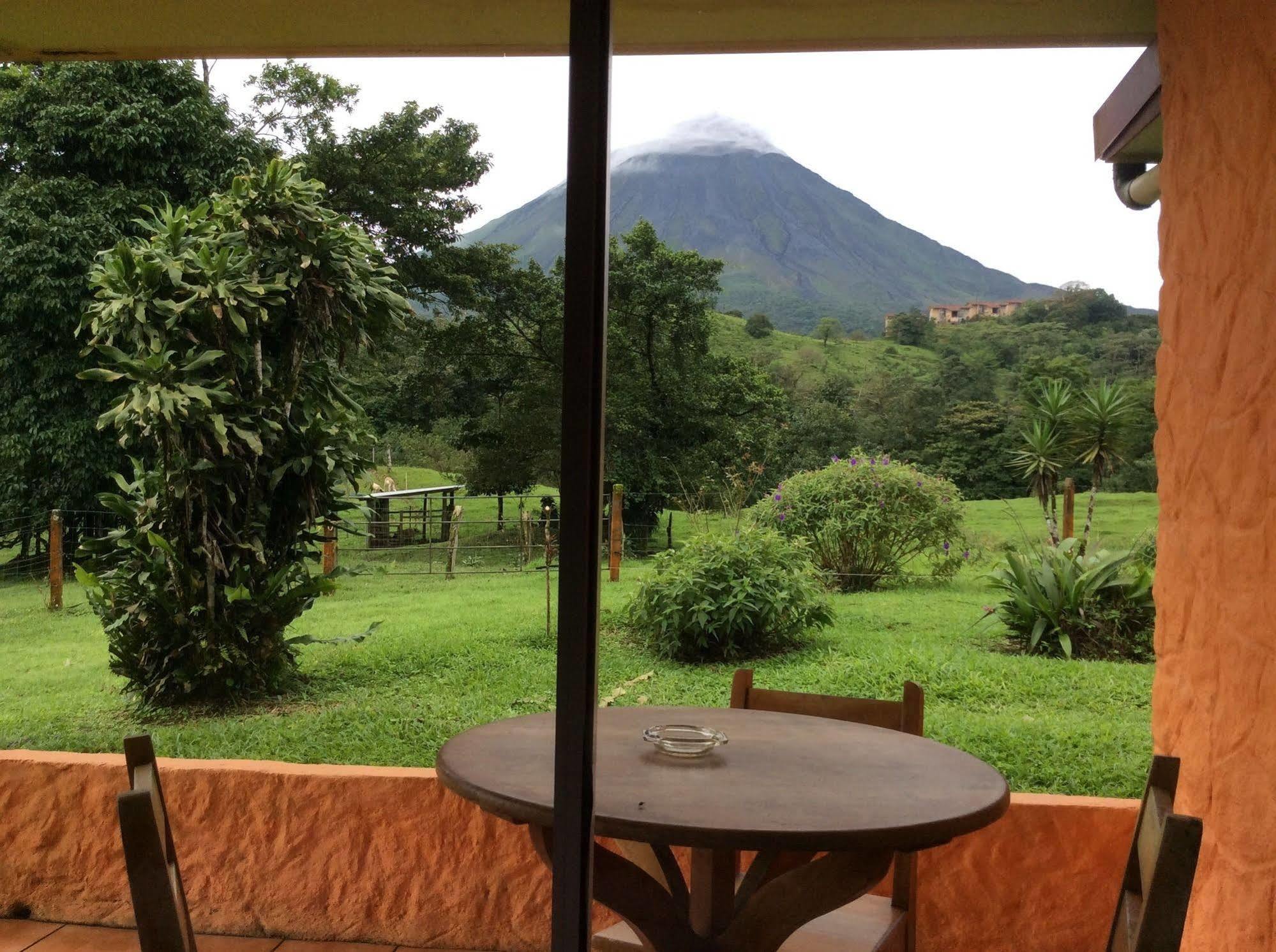 Cabinas Los Guayabos Hotell La Fortuna Exteriör bild