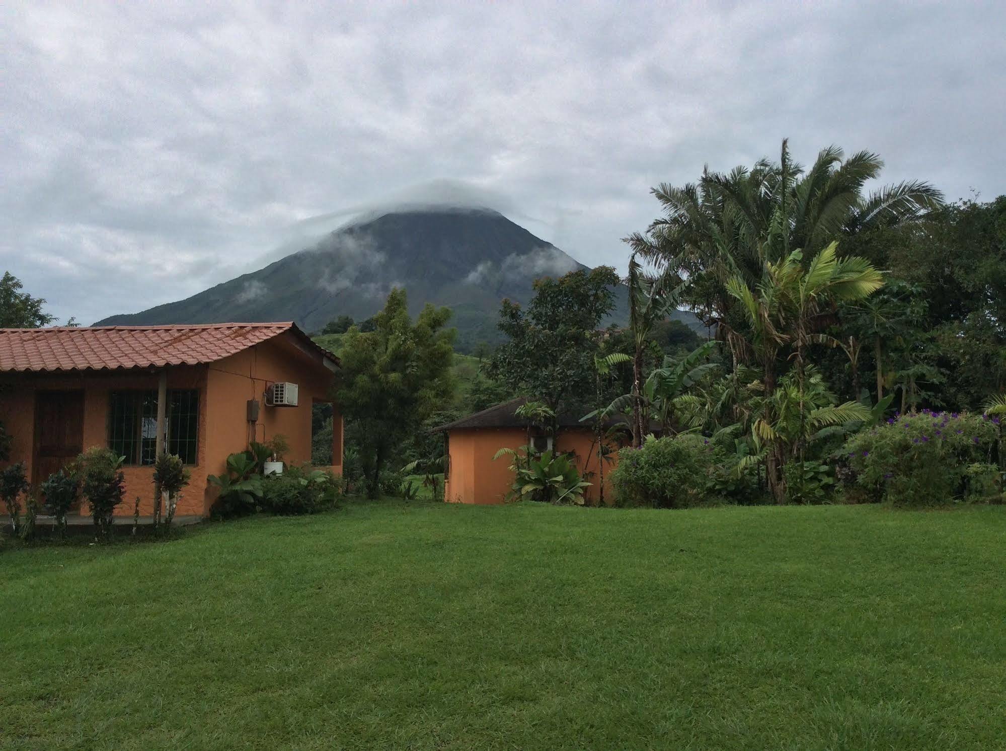 Cabinas Los Guayabos Hotell La Fortuna Exteriör bild