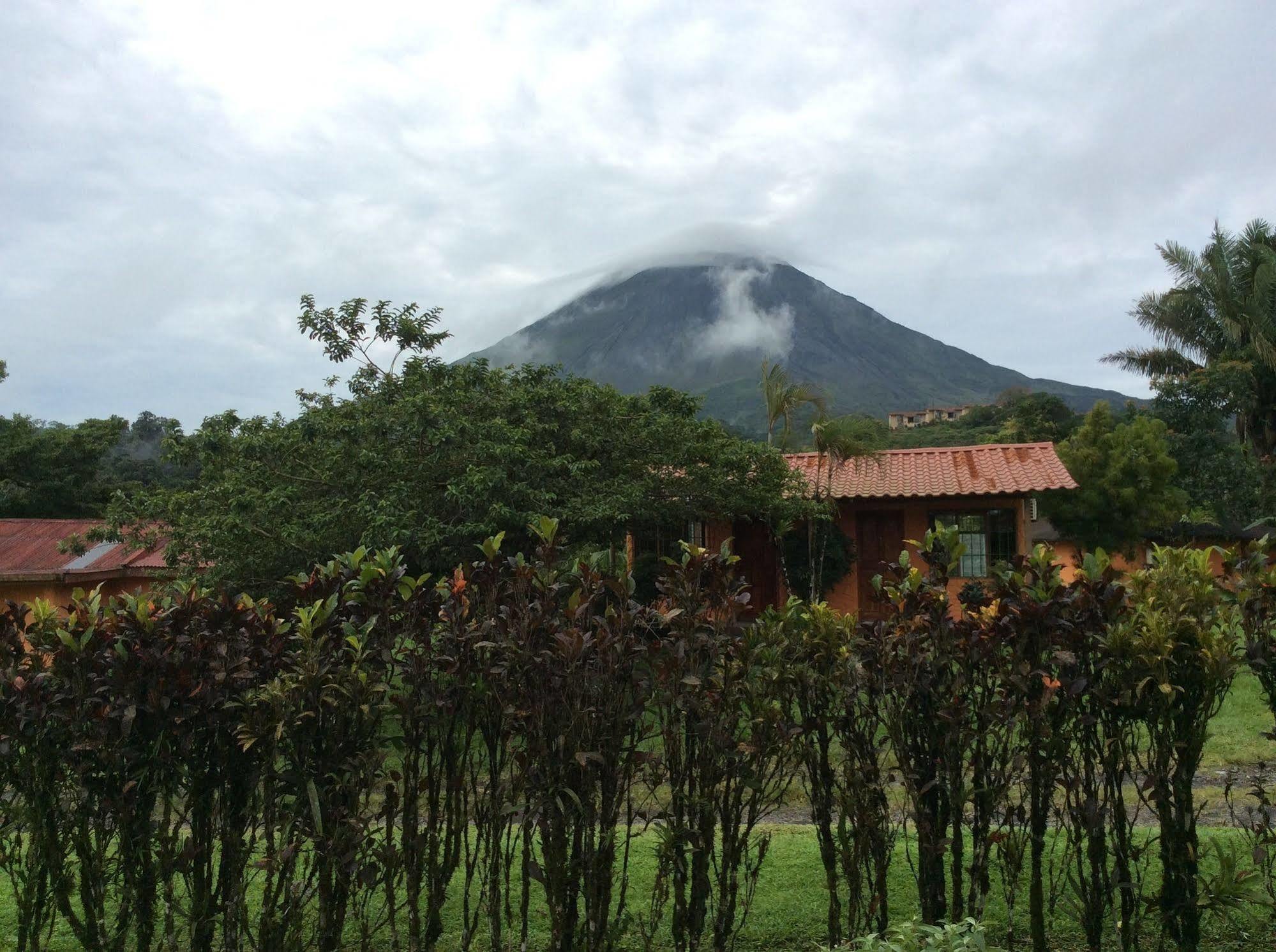 Cabinas Los Guayabos Hotell La Fortuna Exteriör bild