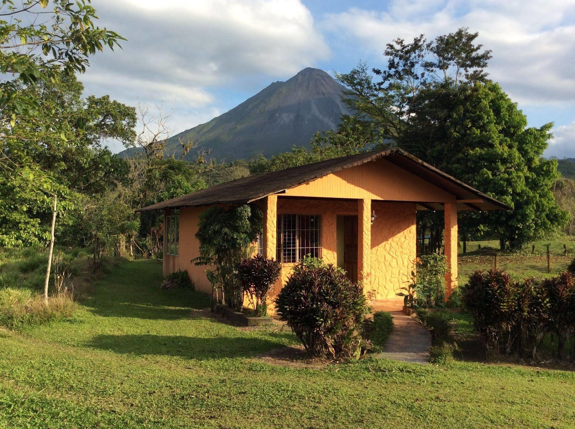 Cabinas Los Guayabos Hotell La Fortuna Exteriör bild