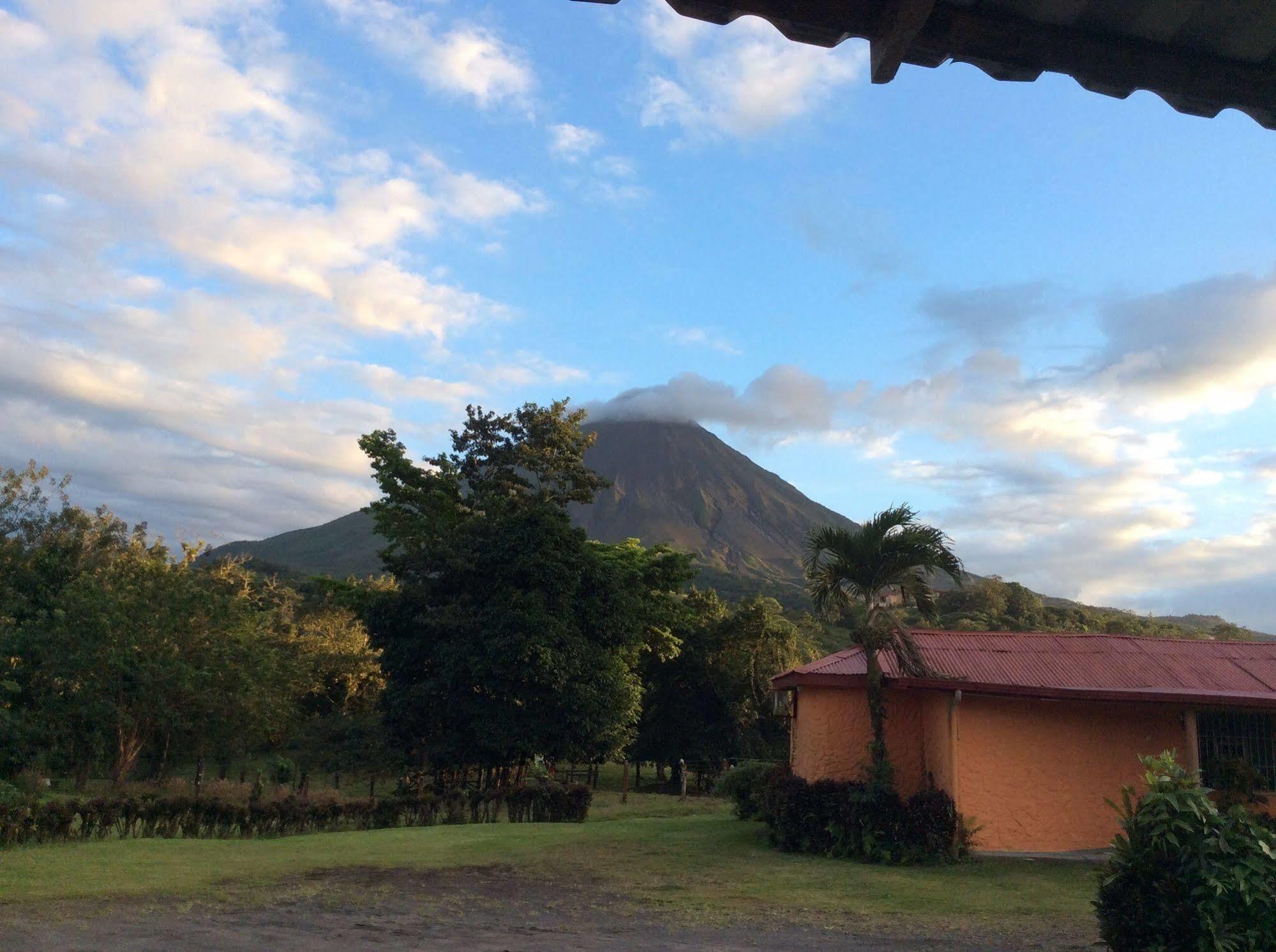 Cabinas Los Guayabos Hotell La Fortuna Exteriör bild