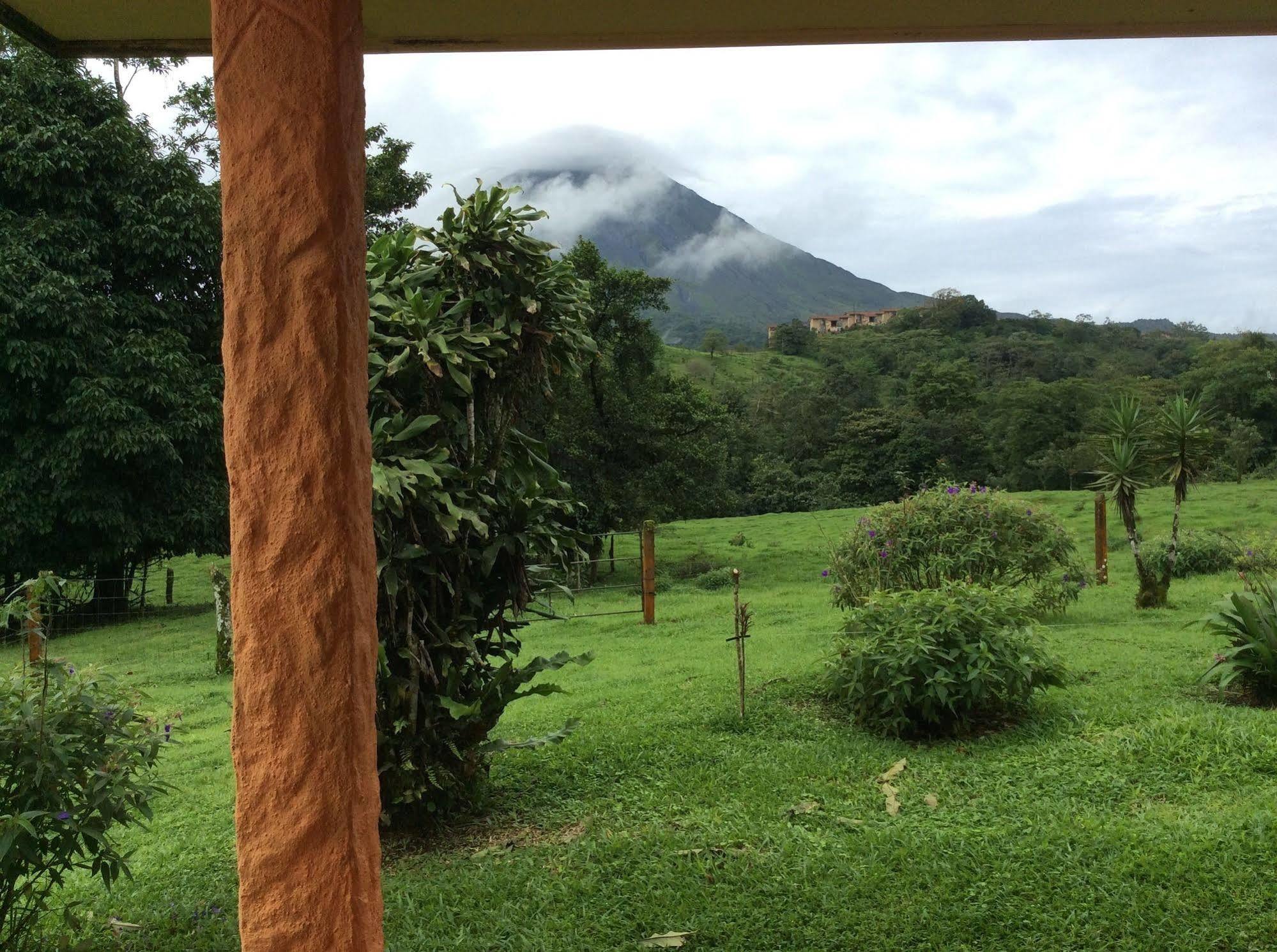 Cabinas Los Guayabos Hotell La Fortuna Exteriör bild