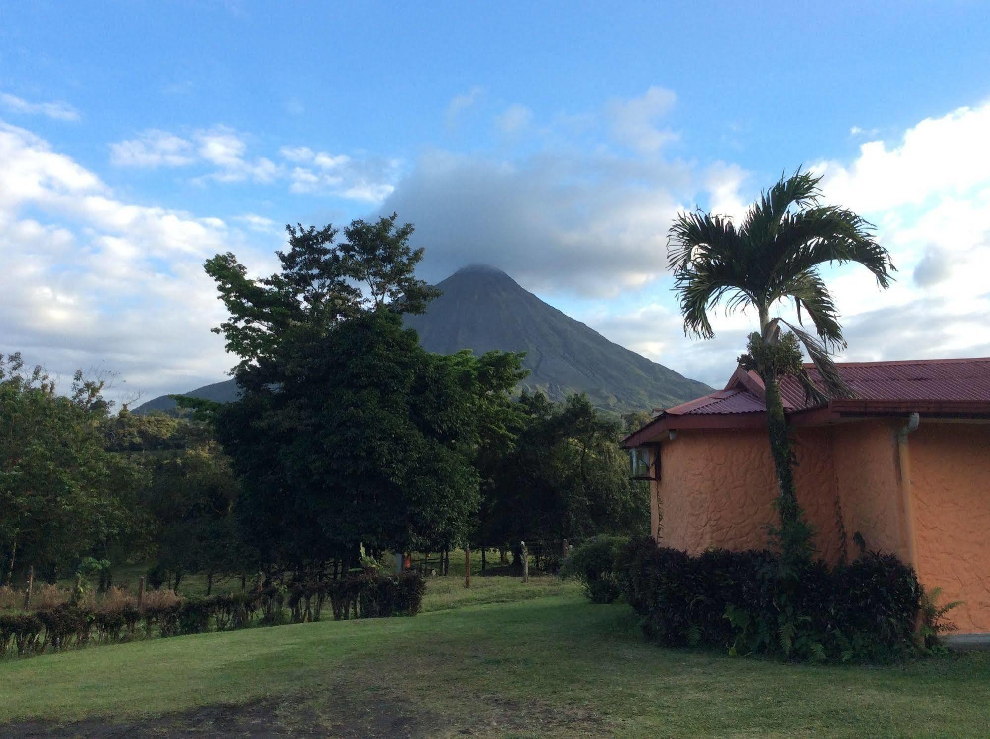 Cabinas Los Guayabos Hotell La Fortuna Exteriör bild